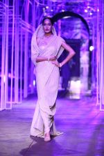 Model walks for Designer Tarun Tahiliani in Delhi on 28th July 2013 (2).jpg
